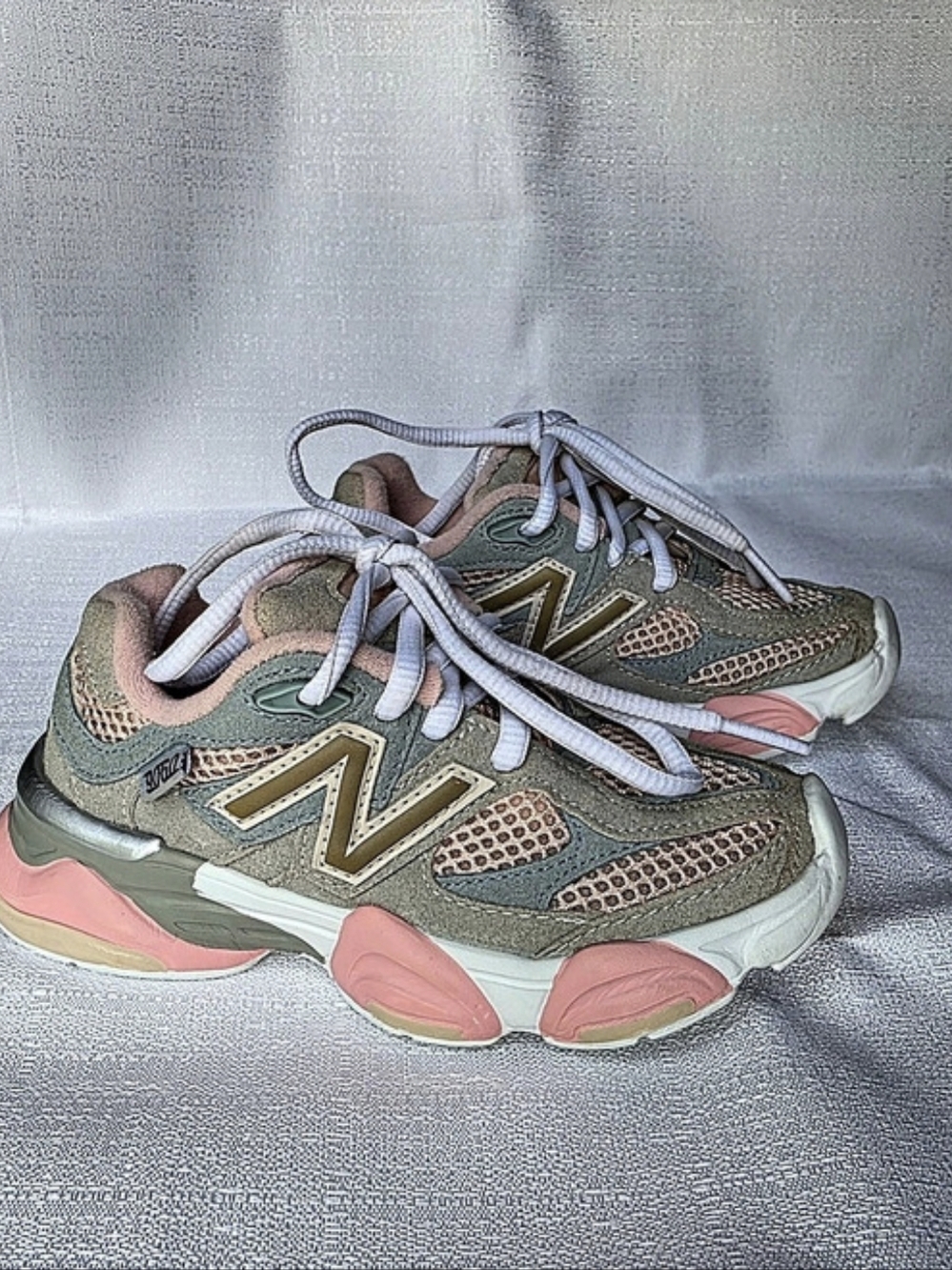 New Balance 9060 Girl's Sneakers US 10.5 Green & Pink